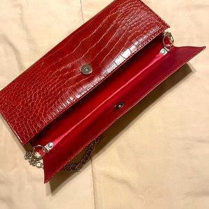 Small Chi Purse—new no tags—beautiful—no smoke environment